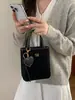 Bolso de mano para mujer 2026 nueva colección: un bolso pequeño elegante y sofisticado con un diseño único, moderno y retro, perfecto como bolso cruzado o de hombro versátil