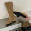 Botas pretas de cano alto estilo europeu e americano para mulheres, nova coleção de outono 2026, com um salto oculto de 5 cm, bico quadrado e efeito emagrecedor