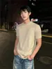 Camiseta de verano para hombre de estilo americano con patrón oscuro de punto jacquard acanalado, manga corta, hombros normales y mangas con puño, para deportes y fitness