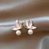 Pendientes de perla con mariposa y goteo de aceite estilo vintage francés, de lujo ligero, elegantes y delicados, modernos y únicos, favorecedores y versátiles