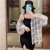 Foto Real Camisa Xadrez Americana Feminina 2025 Verão Nova Camisa Estilo Preguiçoso Casaco Top Protetor Solar Moderno