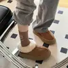 Botas de nieve de nuevo estilo 2026 para mujeres menudas, botines de invierno con suelas gruesas, cálidos y forrados de felpa, hechos de algodón y cuero, zapatos de algodón todo en uno