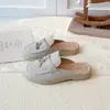 Sapatos Infantis 2026 Chegadas de Verão Moda Infantil Chinelos Fechados Moda Meninas Fivela de Metal Chinelos de Exterior Calçados de Bebê
