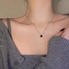 Collar Retro Cuadrado Negro de Marca para Mujer Diseño Nicho de Lujo Ligero Simple Exquisito Combinable de Alta Gama Nuevo Estilo Cadena Clavícula