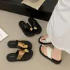 Chanclas Planas Decoradas con Metal para Mujer, Nuevo Estilo de Moda de Verano, Suela Suave, Cómodas, Adecuadas para Usar con Faldas, Sandalias de Tira