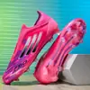 Novas chuteiras de futebol de campo de cano baixo com travas longas para competição, para homens, mulheres e adolescentes, disponíveis para atacado diretamente do fabricante, adequadas para uso profissional em esportes e atividades ao ar livre.