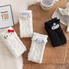 Calcetines de Coral Fleece para Mujer Invierno Espesados Calientes de Longitud Media Calcetines de Piso de Dibujos Animados de Muñeca Calcetines de Felpa a Prueba de Frío Luna