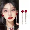 "Manzhu Sha Hua" Brincos de Franja de Lírio-do-Vale Vermelho Retrô Luxo Acessível Brincos Elegantes Brincos com Atmosfera de Ano Novo para Mulheres