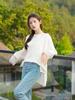 2026 Nuevo Estilo Nuevo Estilo Chino Retro Cuello Diagonal Puños Abotonados Bordado Holgado Adelgazante Top de Rayón para Mujer M5081