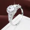 Venda Direta de Fábrica Anel Torre de Bolo em Camadas com Zircônia Redonda de Quatro Garras, Anel Feminino de Cobre Puro de Alta Qualidade, Exclusivamente para Vendas Transfronteiriças
