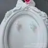 Los pendientes de cruz de cerámica de zirconia son pequeños, exquisitos y libres de metales pesados, adecuados para perforaciones y cuidado de los oídos