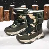 Suministro transfronterizo de botas de nieve para niños medianos y grandes en invierno con zapatos de algodón cálidos y afelpados, camuflaje, caña alta, botas grandes de algodón para niños en stock