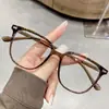 Nuevo modelo 2026 de gafas para miopía, armazón café, efecto adelgazante para fotos, bloqueo de luz azul, micas transparentes, unisex, armazón ultraligero, venta al por mayor