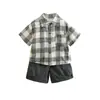 Conjunto de Verano para Niños 2026 Nuevo Estilo Coreano Elegante Camisa a Cuadros Delgado Conjunto de Tres Piezas Ropa de Verano para Niños