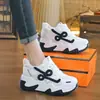 Moda Casual Nueva Primavera/Verano 2026 Zapatos de Padre que Aumentan la Altura 5CM para Mujer Zapatos Deportivos Versátiles para Comercio Transfronterizo