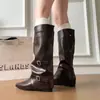 Botas de Cano Longo com Salto Aumentador e Bico Fino Femininas 2026 Nova Coleção Outono Inverno Botas de Cano Alto Emagrecedoras Uso Dupla Face Fivela de Cinto Botas Longas Estilo Cavaleiro