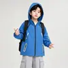 Chaqueta con capucha de otoño para niños 2026 nueva y elegante chaqueta cortavientos para exteriores para niños medianos y grandes primavera y otoño estudiante de secundaria superior