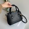 Elegante y sencillo bolso coreano, bandolera de hombro de moda coreana para mujer, bolso de concha de nicho de primavera y verano 2024.