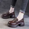 Sapatos Pequenos de Couro Marrom Retrô Britânicos Femininos Chegada Nova Outono 2026 Sapatos de Cano Médio Sapatos Loafer de Solado Grosso Salto Médio-Grosso Femininos