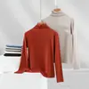 Camiseta de manga larga básica ajustada para mujer que realza la figura, de canalé, color liso, cuello alto, top fino versátil para primavera y otoño