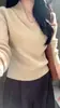 Suéter Sencillo de Manga Larga con Cuello en V Color Beige Estilo Retro Americano para Mujer, Tejido de Capa Interior, Invierno 6822, Nueva Moda Otoño e Invierno para Mujer