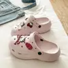 Altura Elevada, Versátil e AtraenteSapatos perfurados fofos e estilosos com sola de EVA, refrescantes para o verão, adequados para uso ao ar livre e para o trajeto para o trabalho, chinelos de bico fechado