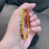 Pulsera de Hielo Triturado con Forma de Serpiente y Escamas de Dragón en Oro Arena Vietnamita Mismo Estilo que la Tienda de Oro Pulsera Sólida Pulsera de Oro Simulado de Gama Alta