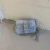 Bolso Pequeño Cuadrado de Hombro Cruzado de Gran Capacidad con Hebilla de Cinturón Texturizada Estilo Vintage Nuevo 2026 Colgante de Moda para Mujer de Este Año