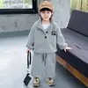 Traje para Niños Primavera 2026 Nuevo Estilo Coreano Moda Tendencia Chaqueta Conjunto de Dos Piezas Ropa de Primavera y Otoño para Niños Tendencia Fresco