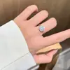 Anillo de Cubo de Azúcar de Cristal Blanco Natural con Diamantes Completos Transfronterizo para Mujer, Diseño de Nicho Simple y Exquisito, Lujo Ligero y Sensación de Alta Gama