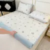 Un lado es de algodón puro y el otro es terciopelo para bebé, un juego de tres piezas de sábanas gruesas acolchadas adecuadas para todas las estaciones, de doble cara y utilizable como cubierta de kang.