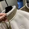 ¡Fleece compuesto + borrego sintético! Imprescindible para otoño e invierno, esta chaqueta gruesa y cálida de composite para pareja con cuello alto es moderna