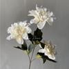 [Material de flor blanca] Arreglo floral de hortensia, rosa, flor de pasto escarchado con decoración de material de hoja de niebla de techo de pasto, flor de simulación para boda