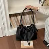 Bolsa Feminina 2026 Nova Bolsa de Mão Vintage, Bolsa de Ombro Único de Luxo Leve Nicho de Alta Qualidade, Bolsa Tote para o Trabalho