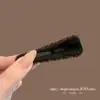 Atmósfera de Otoño e Invierno Pinza de Pelo Triangular de Dos Colores de Lujo con Pelo Peludo de Lana y Pedrería Pinza para Flequillo de Frente de Mujer