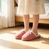 Pantuflas de Algodón a Cuadros Rojos y Blancos Estilo Japonés para Mujer, Suela Suave, Antideslizantes, Adecuadas para Todas las Estaciones