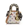 Bolsa Quadrada Pequena Feminina de Luxo Leve Lenço de Seda Mini Bolsa de Mão Infantil Retro Nicho Carta Transversal Bolsa Feminina Princesa Diana
