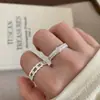Anillo Abierto de Flor Estilo Chica Dulce Cremoso "Rosa Baya Floral" Moda para Mujer Exquisito Nicho Versátil Chic