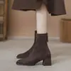 Botas Chelsea retrô estilo britânico de salto grosso para mulheres de Hong Kong, novas botas de verão slim fit com zíper traseiro, botas curtas de meia elástica
