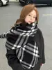 Bufanda de Cuadros Versátil Retro para Mujer Cálida de Invierno Borde de Doble Cara Bufanda Engrosada de Alta Gama para Hombre Fabricante Venta al por Mayor