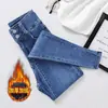 Otoño e invierno 2022 Nuevos jeans azul gris de cintura alta para mujer, pantalones ajustados ajustados con acolchado de terciopelo, pantalones de bota