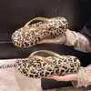 Chinelos de Verão Femininos, Sandálias de Dedo Antiderrapantes para Uso Externo com Solado Macio, Estampa de Leopardo Retrô, Xadrez Vermelho e Branco, Sandálias de Praia