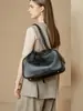 Bolsa de Ombro de Couro Bovino de Primeira Camada com Porta-Axila Feminina para o Dia a Dia, Bolsa de Ombro de Alto Padrão, Bolsa Bowling Boston de Couro Genuíno de Grande Capacidade