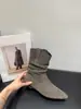 2026 Botas de Cano Curto Estilo Coreano Outono/Inverno Novas Versáteis Minimalistas Salto Grosso Bico Fino Versão Coreana Elegantes Botas Femininas Fosco Pregueadas