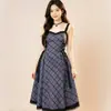 Elegante Vestido de Tirantes Cruzados a Cuadros con Parches de Encaje para Mujer, Vestido de Verano de Línea A a Media Pierna con Cintura Definida y Espalda Descubierta