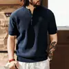 Nuevo top de punto retro americano estilo old money para hombre con cuello Henry, camiseta de manga corta informal holgada de moda para hombre de verano