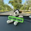 Matrícula de Coche Chica Linda Líder Perro Reparación Perro Estéreo de Coche Placa de Estacionamiento Muñeco de Peluche Adornos Interior
