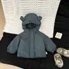 Jaqueta de algodão com enchimento de plumas para meninos, novo estilo 2026, design moderno de duas peças, casaco de inverno acolchoado, jaqueta de algodão estilosa para meninos