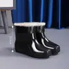 Botas de chuva masculinas espessas e duráveis, botas de chuva de cano curto e alto, impermeáveis e antiderrapantes, sapatos de borracha espessados, sapatos d'água de novo estilo, botas de borracha para cozinha