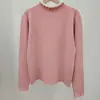 Camiseta de punto de manga larga con cuello semi alto, encaje y perlas para mujer en otoño e invierno, corte ajustado, top de punto simple y de alta gama